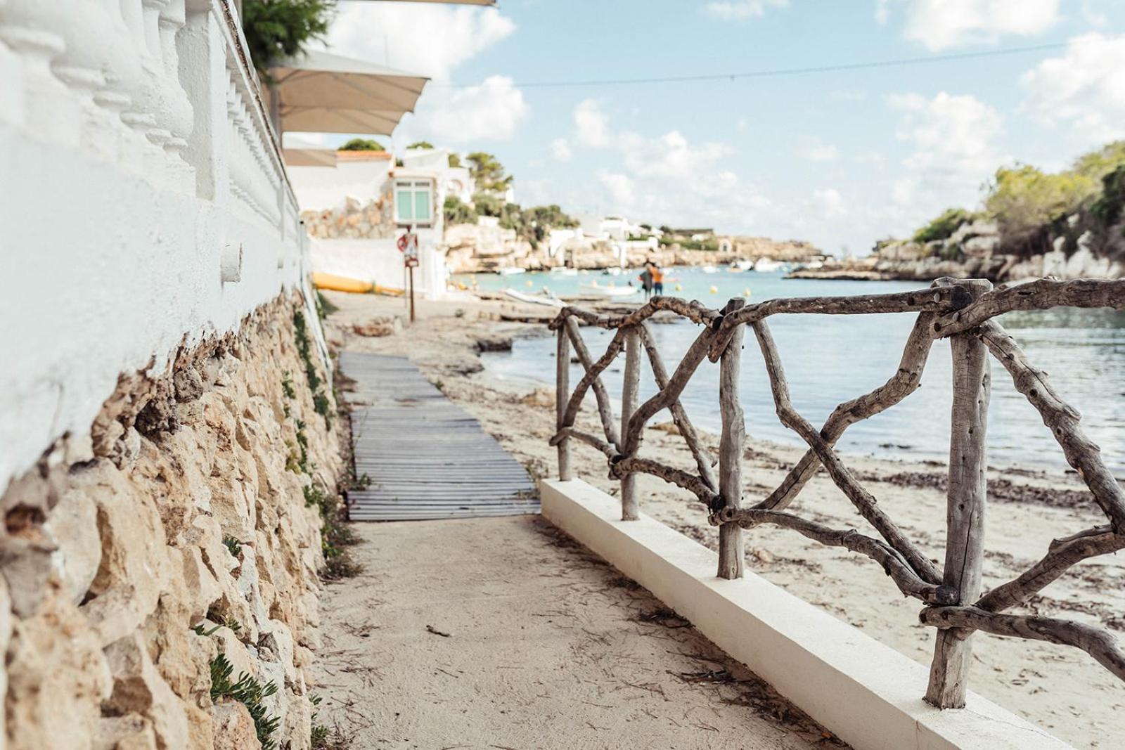 Hostal Xuroy Cala Alcaufar Kültér fotó