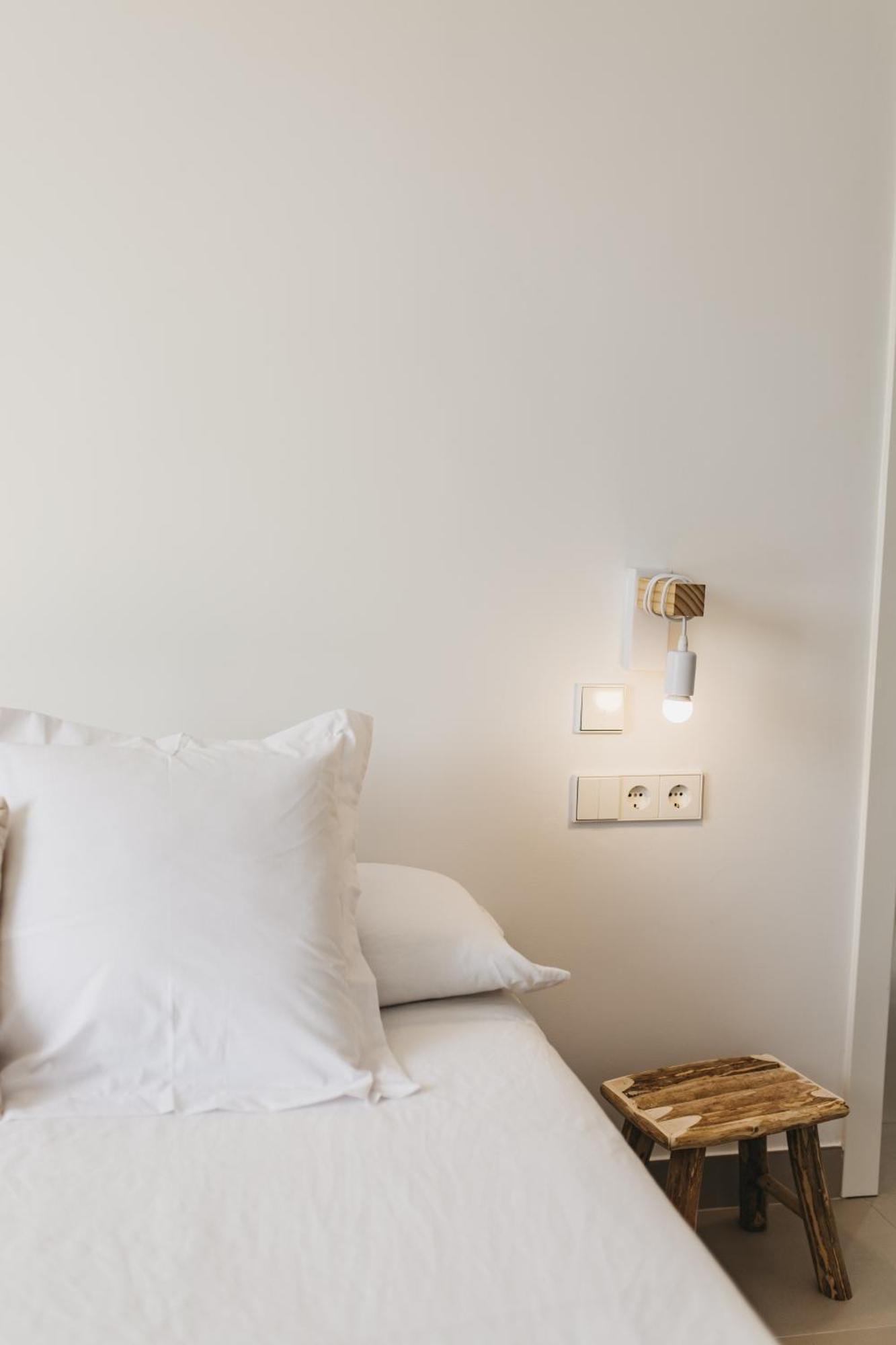 Hostal Xuroy Cala Alcaufar Kültér fotó