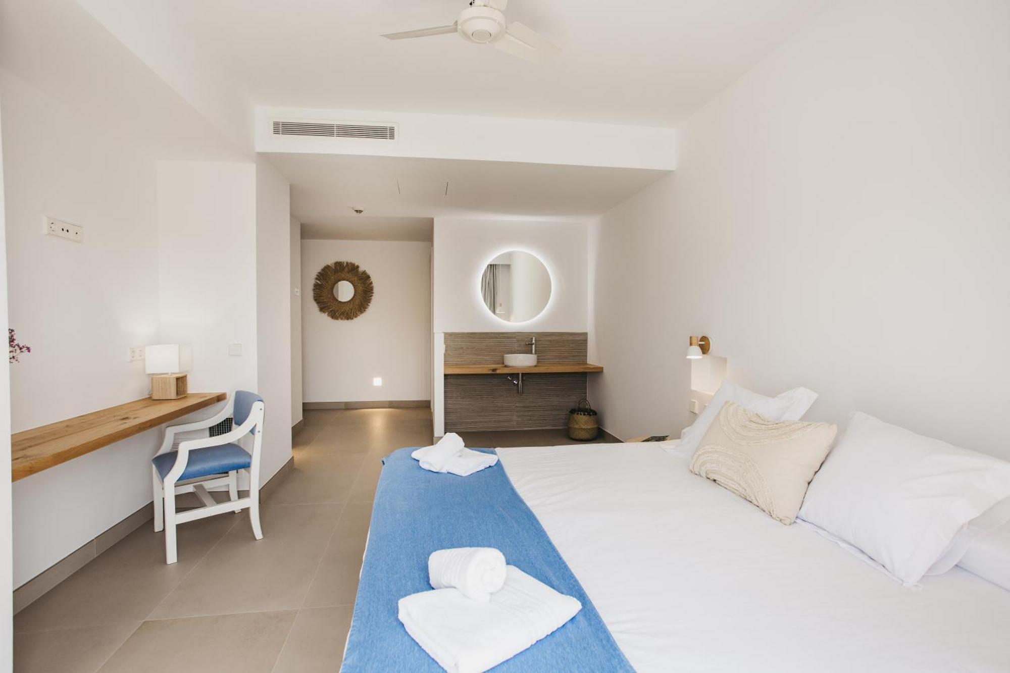 Hostal Xuroy Cala Alcaufar Kültér fotó
