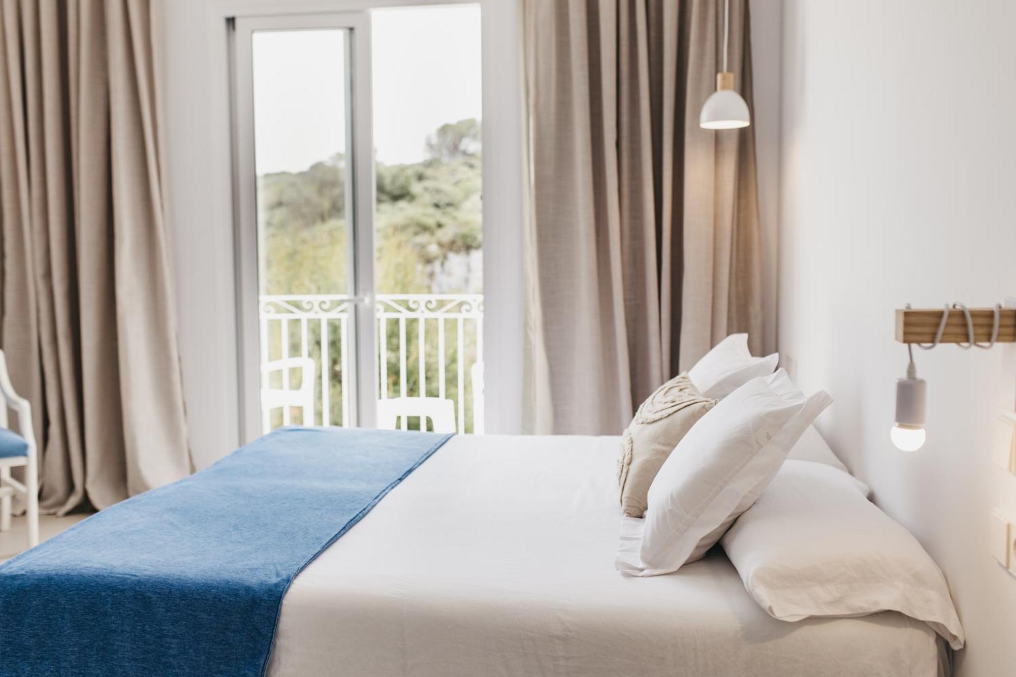 Hostal Xuroy Cala Alcaufar Kültér fotó