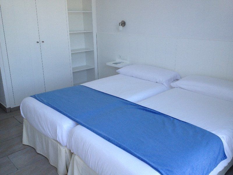 Hostal Xuroy Cala Alcaufar Kültér fotó
