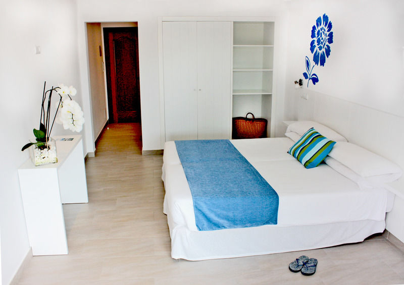 Hostal Xuroy Cala Alcaufar Kültér fotó
